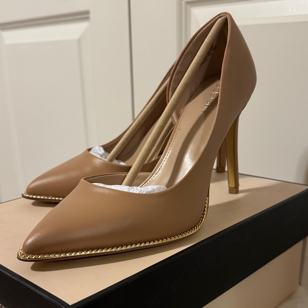NWT BCBGeneration Camel and Gold Stiletto Heels. Still in box